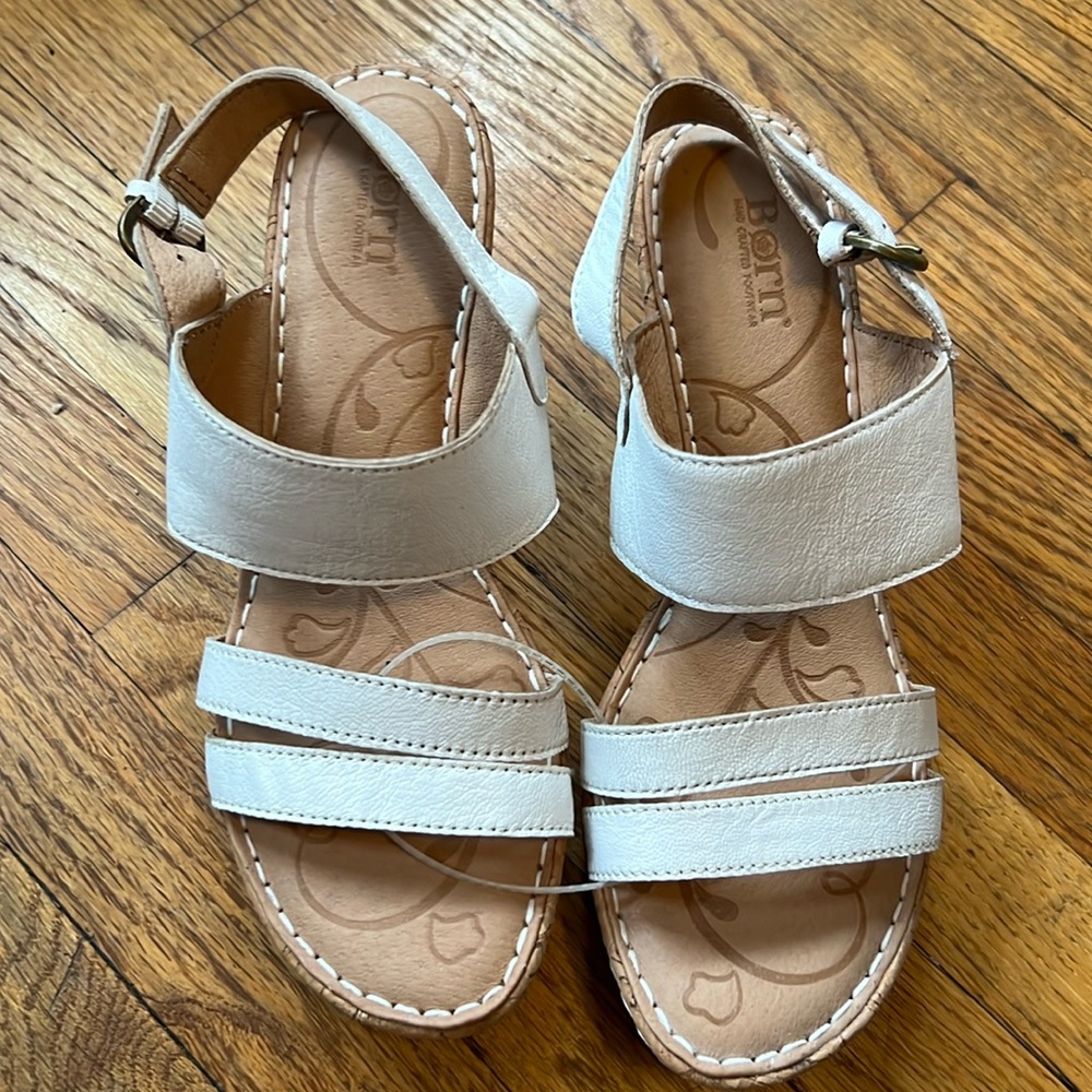 Born | NWOT | wedge white leather sandals | W 8